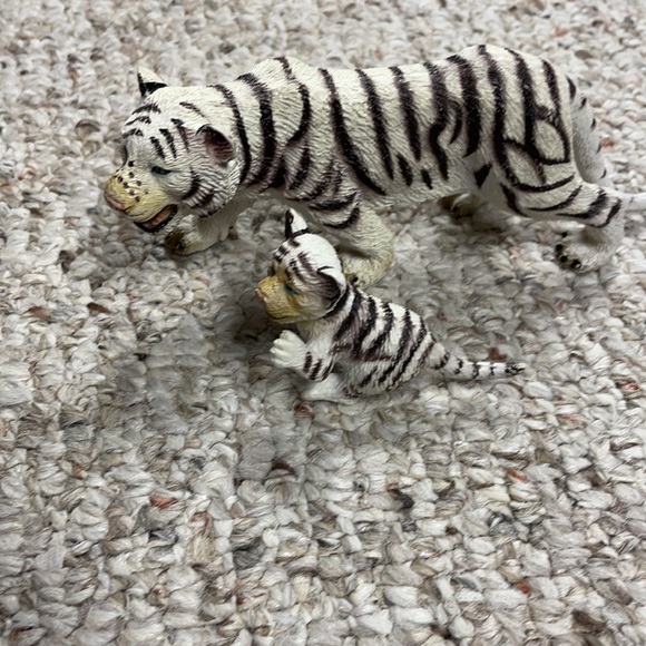 Small Lot of Three Animal Figurines - Picture 4 of 5